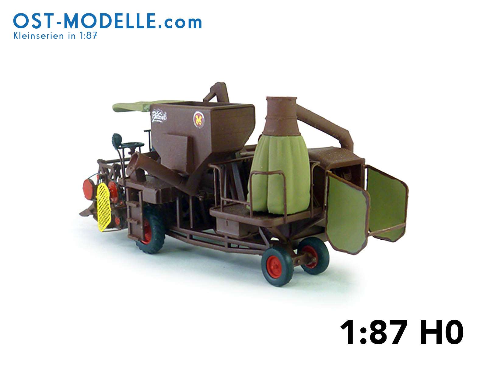 Maehdrescher E175 mit Spreusack rotbraun